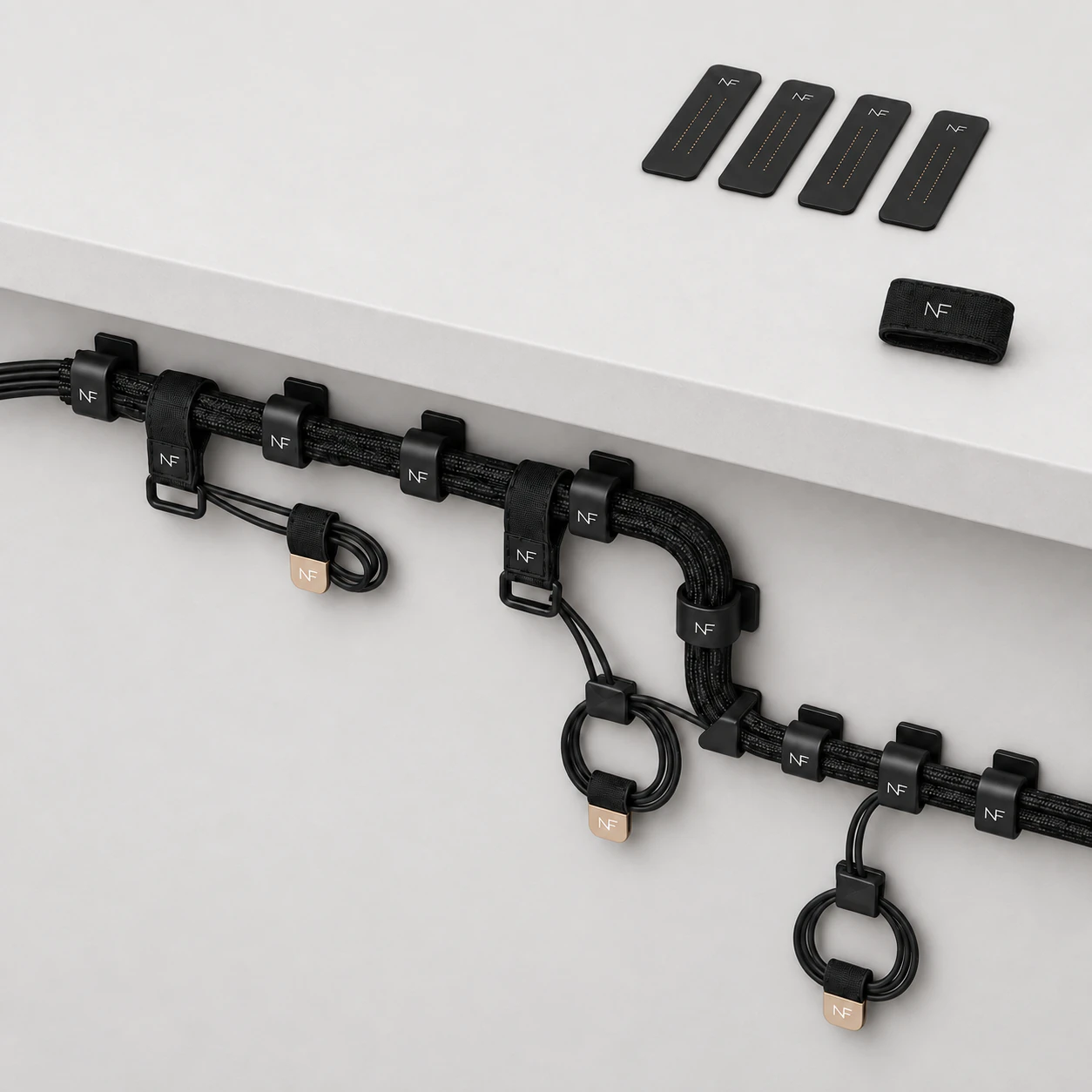 GRIP D1 DESK KIT — مثال لتركيب وتنظيم الكابلات